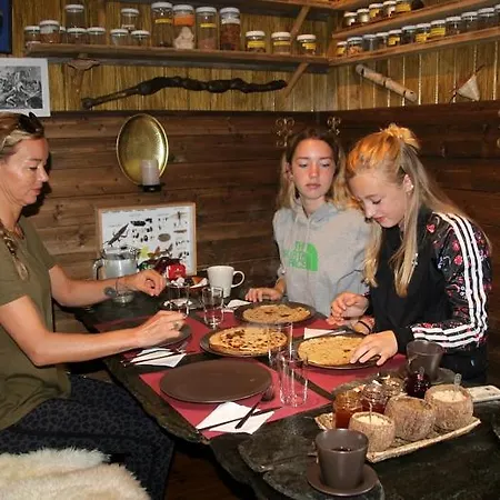 호스텔 Hardanger Basecamp Osa