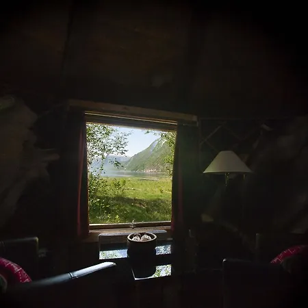 Хостел Hardanger Basecamp Osa